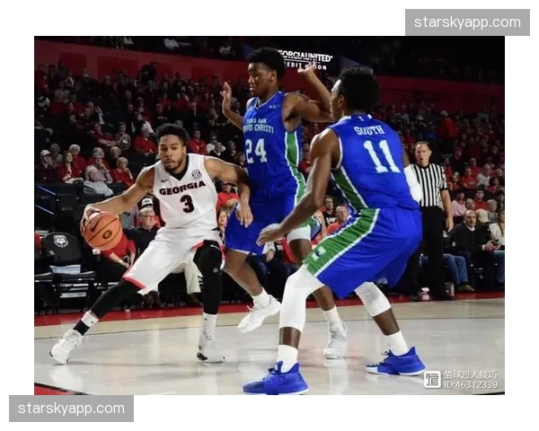 雅克松终结能力遭质疑 但其跑动与牵制作用获教练肯定