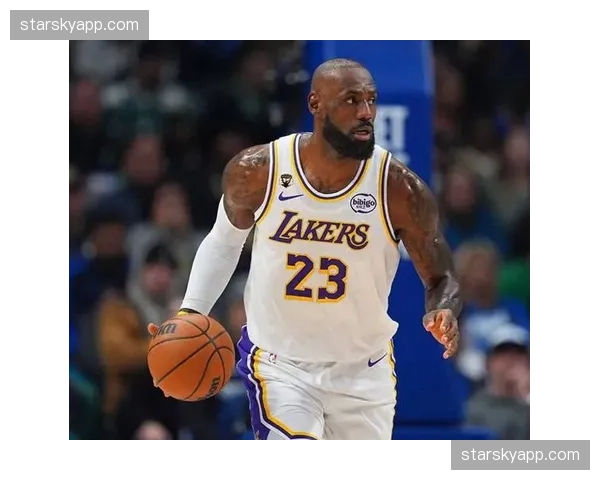 詹姆斯2次盖帽防守贡献突出 湖人老将全面影响比赛走势